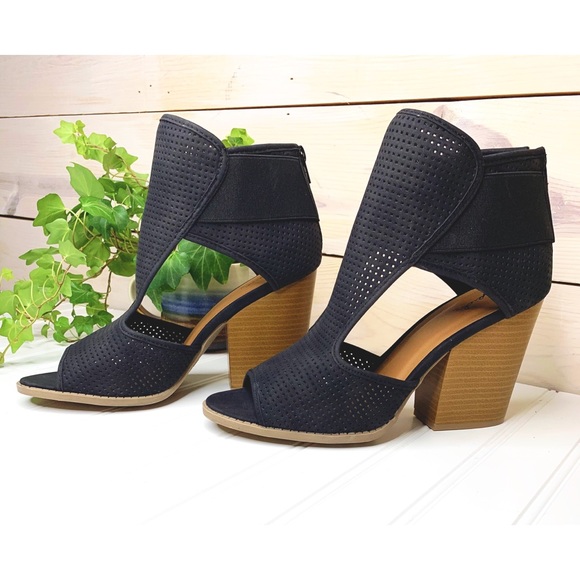 🆕 Black Open Toe Bootie - Picture 4 of 7